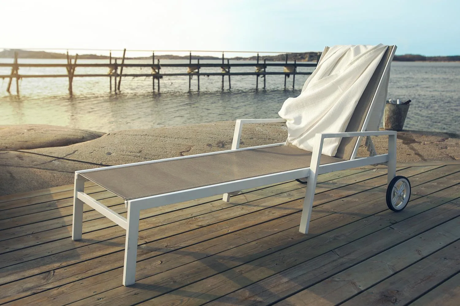 картинка Лежак белый/серый, алюминий Леон