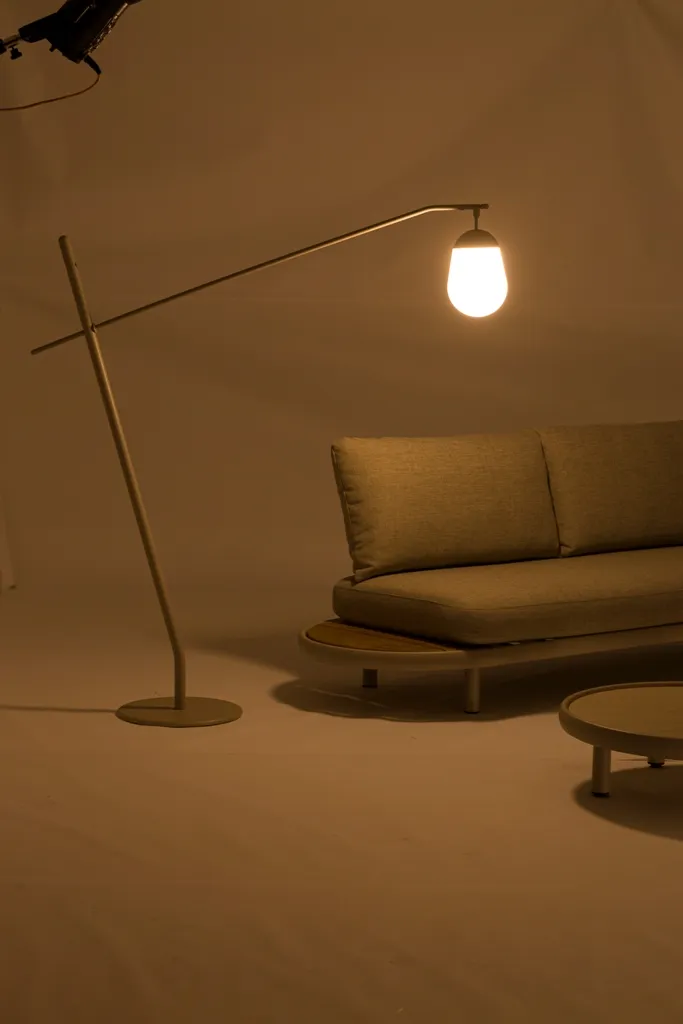 картинка Торшер бежевый/натуральный, алюминий/тик Сольна №1