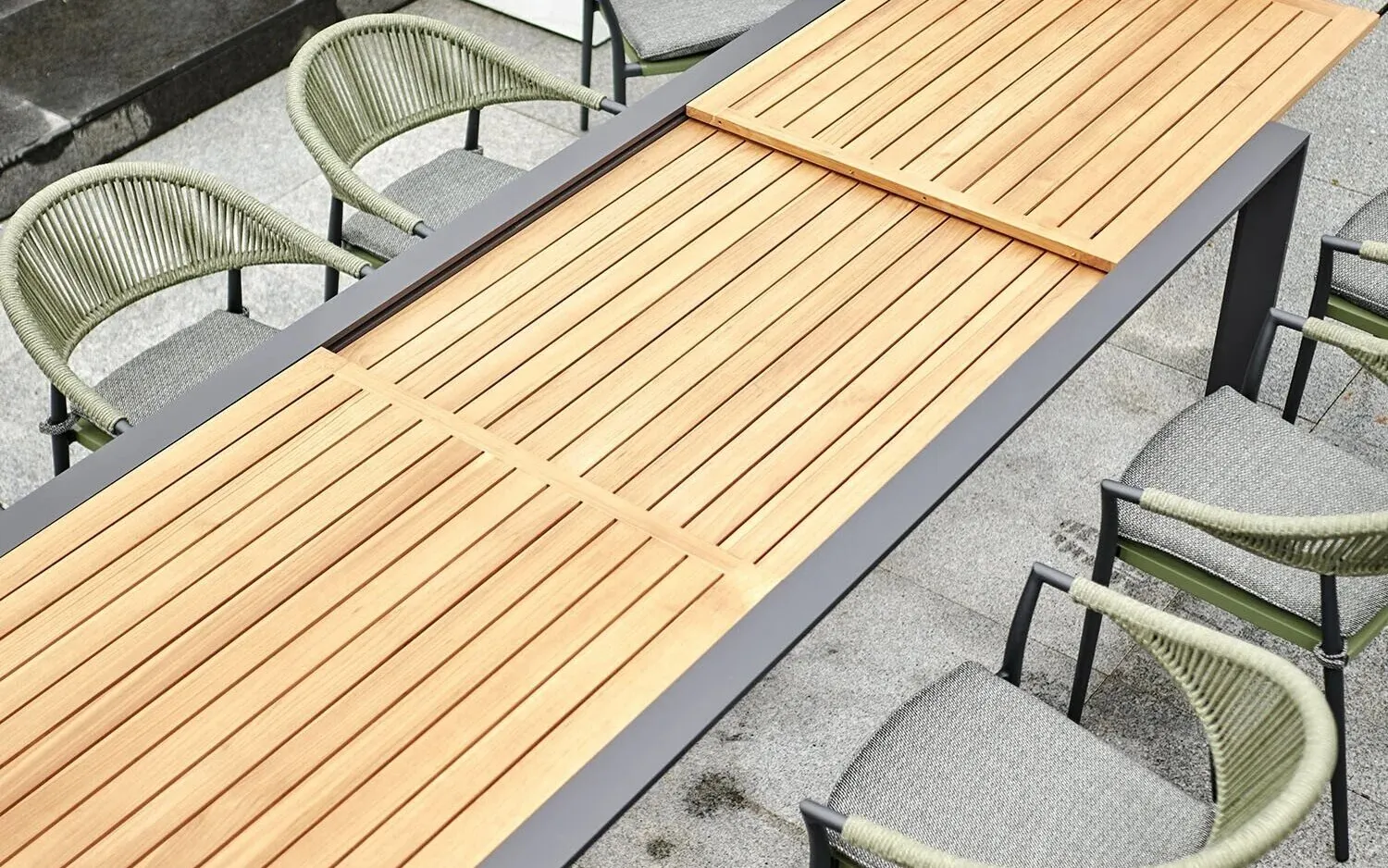 картинка Стол обеденный антрацит/натуральный, алюминий/тик Нора